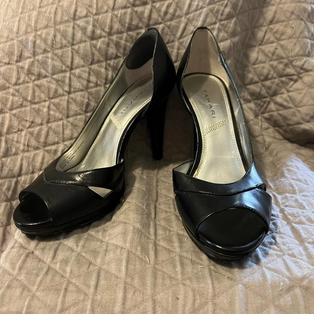5/ $25 Tahari Black Senior Leather Open Toe Pumps 7M